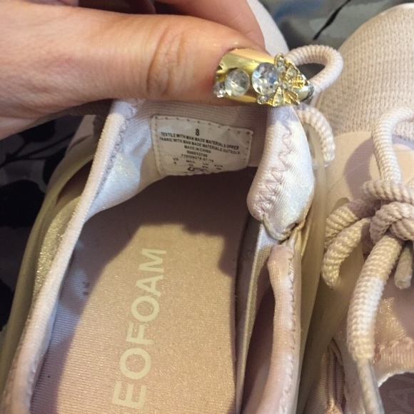 Shoes - Picture 3 of 4